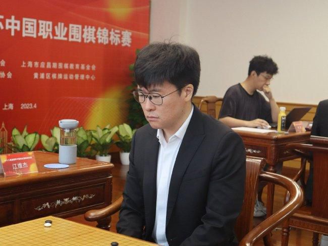 单向乐队31岁利亚姆·佩恩坠亡 2024-10-17 据外媒10月17日报道，单向乐队（One Direction）前成员利亚姆·佩恩（Liam Payne）在阿根廷布宜诺斯艾利斯，从卡萨苏尔酒店三楼坠落身亡，年仅31岁。