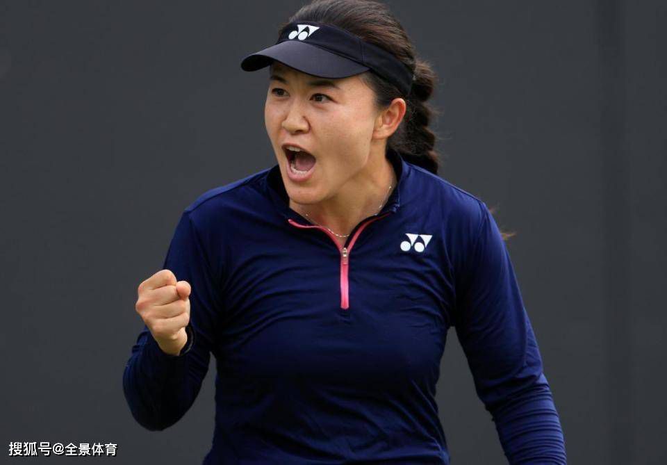 ” 宋仲基亮相艾美奖 33岁任时完发际线比Rain还后移 2022-11-22 当地时间11月21日，美国纽约，韩国演员宋仲基、Rain郑智薰、任时完出席第50届国际艾美奖颁奖典礼。