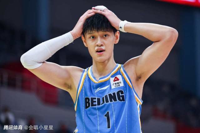 日前，周杰伦在香港开唱，结束后不仅拜访了郭富城的家，还再度与“星爷”周星驰暌违两年再见面。