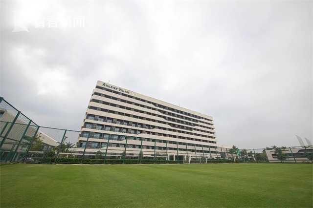 杨谨华穿性感内衣代言 诱人酥胸秀事业线狂吸睛 2012-08-12 8月11日，杨谨华现身百货卖场出席内衣代言活动。