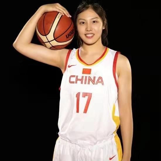 1938年秋，黄土高原上的风裹挟着前线的硝烟呼啸而来。
