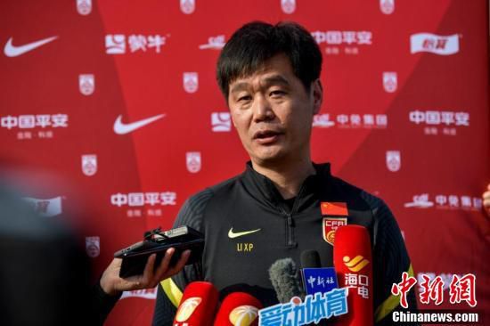 CCTV6 VIP影院 全部 电影 电视剧 影人 视频 图片 新闻 更新时间 所有 1小时内 今日内 1周内 1个月内 从资讯频道搜索 结果 35196 条 刘烨携妻儿现身机场 “洋媳妇”带萌娃引人注目 2014-02-25 2月24日，刘烨携妻儿现身上海机场。