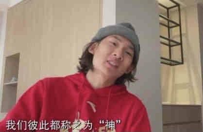 女神温碧霞红裙出场露胸线 谈养子坦言不愿生育 2012-08-30 香港性感女神温碧霞近日来内地发展，自去年复出，一连签三家公司。
