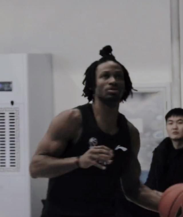 漫威首部华人超级英雄电影《上气》将在悉尼开拍 2019-04-06 据外媒报道，漫威首部华人英雄电影《上气》将在悉尼开拍，并有消息显示，电影《上气》将会获得2400万澳元的一次性资金补助，而这次的拍摄项目将为当地经济带来1.