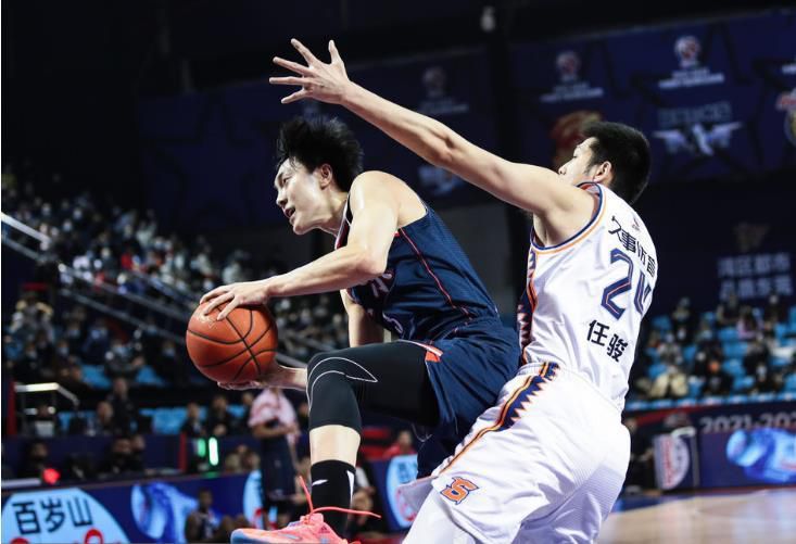 这是一种自信，也是一种对电影艺术本源的敬畏。