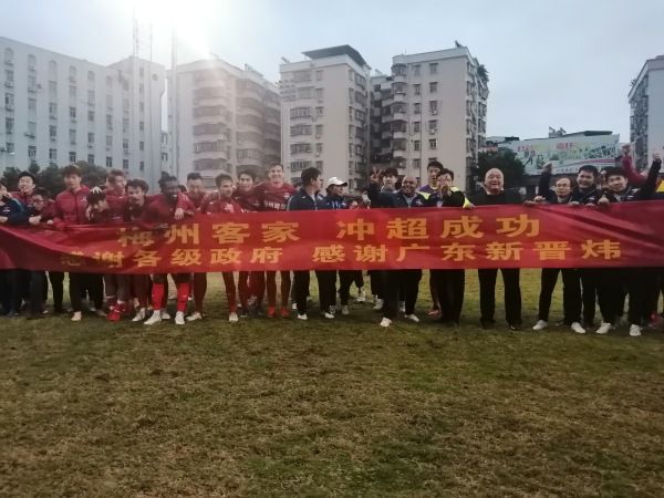 《毕正明的证明》角色预告 王安宇张天爱双重人格 2025-09-25 日前，电影《毕正明的证明》发布“毕正明报到”版和“大白桃约见”版角色预告，影片由佟志坚、张昊天担任编剧，佟志坚导演，王安宇、张天爱、王彦霖领衔主演，聂远特别出演，冯兵、邬家楷、孔令美主演。