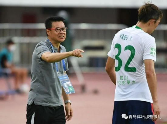 电影根据真实事件改编，讲述的是刑侦大队队长程兵带领的三大队在办理一起恶性案件时，导致嫌犯之一意外死亡被判入狱，出狱后依然坚持以普通人身份 《三大队》曝特殊制式海报 张译伤妆造型尽显落寞 2023-11-21 近日，电影《三大队》发布CINITY、IMAX、中国巨幕、杜比影院四款特殊制式海报及人物剧照。