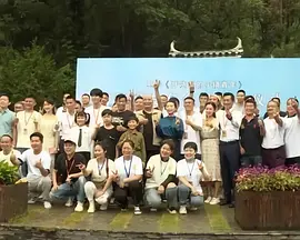 剧组在襄阳的景地找到一座桥，他们把那个桥当成一个地铁的车厢，让李善德在拥挤的人群中去上班。