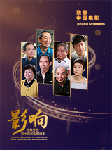 杨幂着黑色透视短裙秀美腿，当结束拍照之后，杨幂双手合十鞠躬谢媒体。