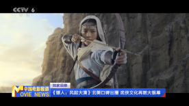 画面中心，谢霆锋饰演的海关调查员奋勇登上潜艇，呈现出影片“实战”场面的冰山一角，已 《海关战线》曝新海报剧照 谢霆锋张学友持枪战斗 2023-03-13 3月13日，邱礼涛执导的电影《海关战线》在2023香港国际影视展上曝光新海报和剧照。